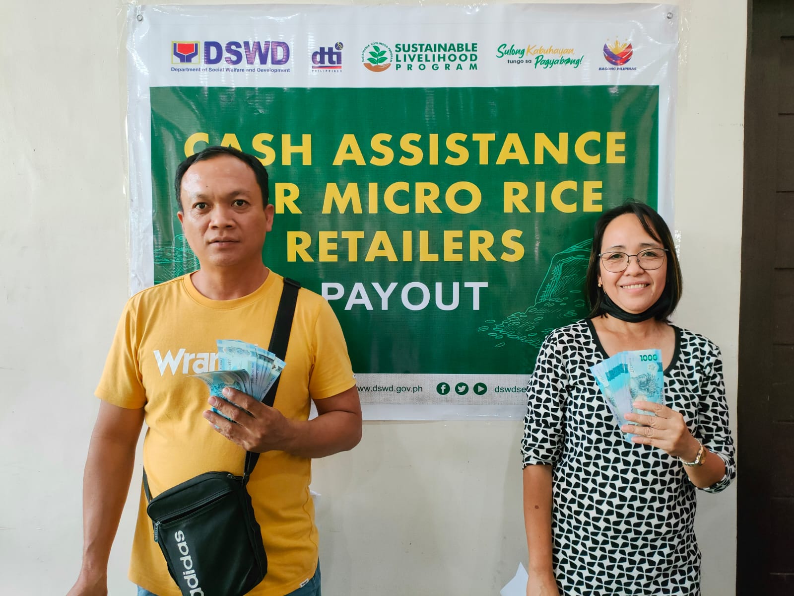 20 Roxas City Rice Retailers Receive Cash Assistance From DTI, DSWD ...