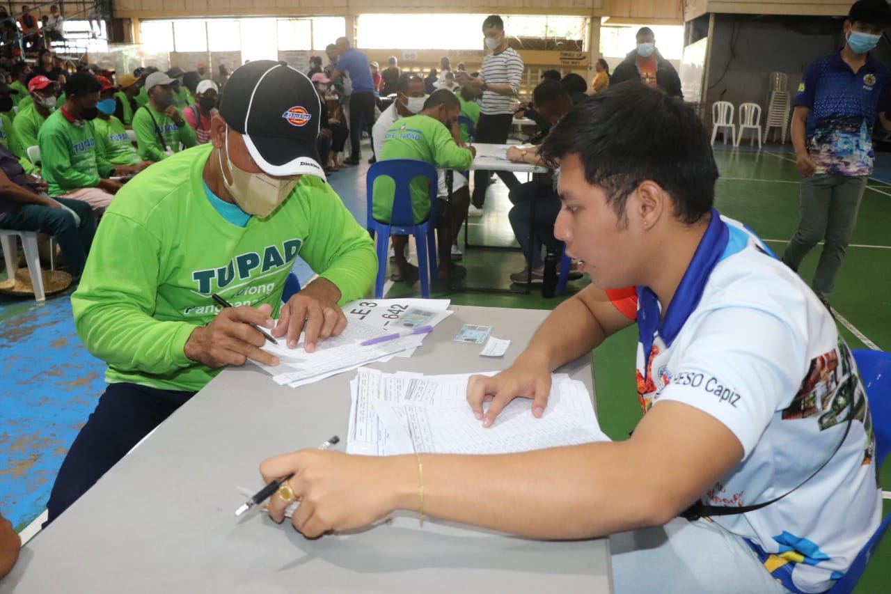 1,015 Fisherfolks receives aid through DOLE’s TUPAD Program - Bigger ...